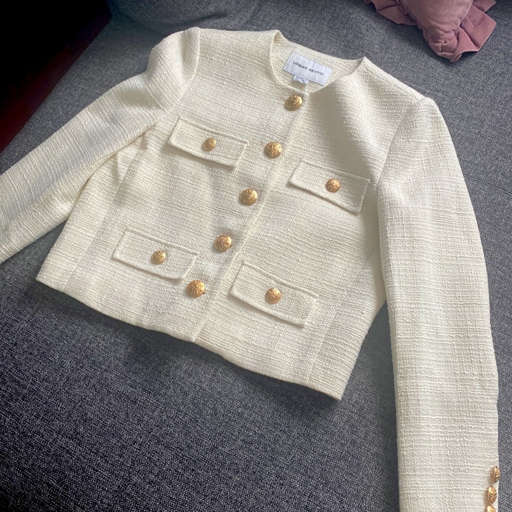 Little white jacket with gold buttons - Picture 2 of 11